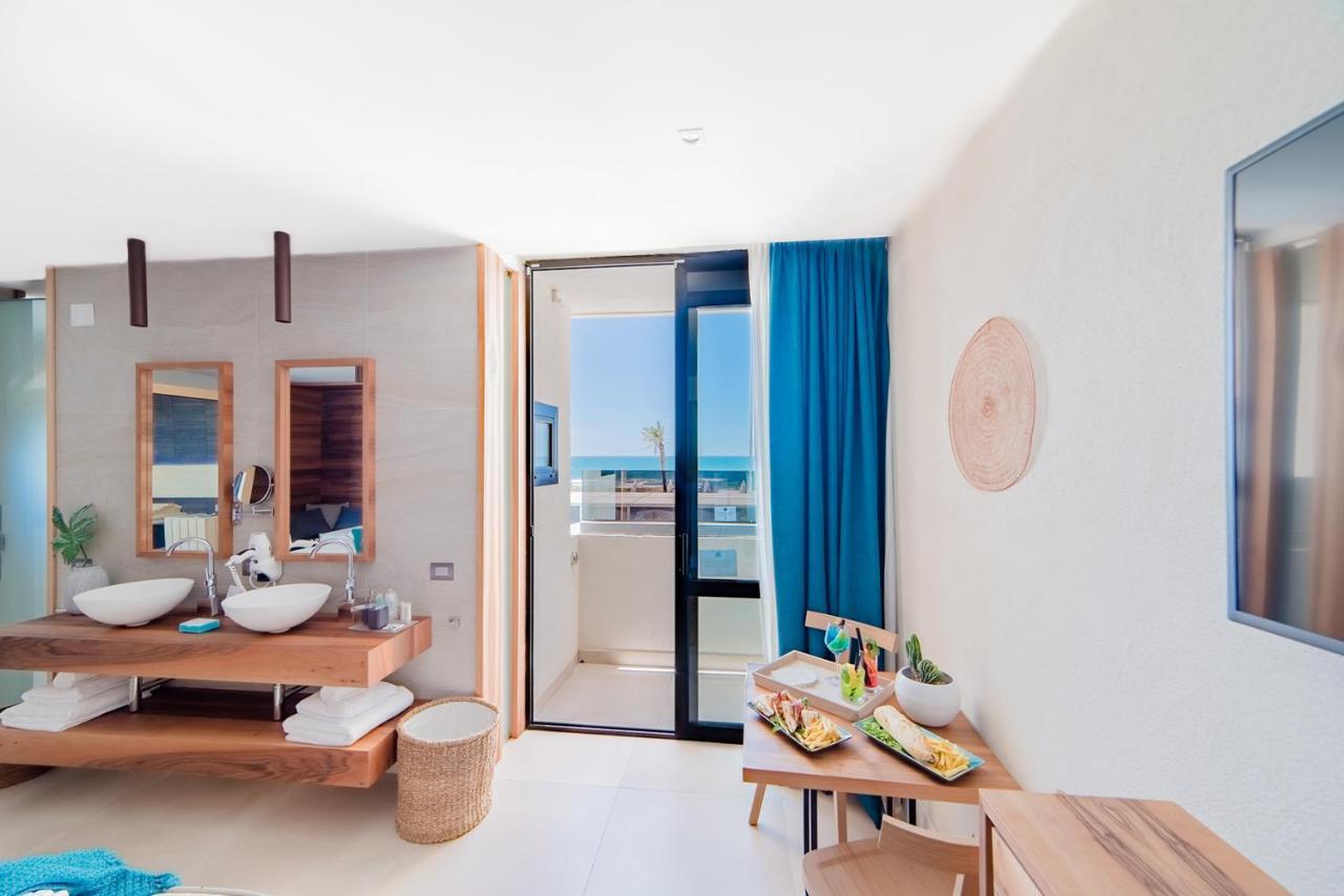 Cumeja Beach Club & Hotel Baia Domizia Exteriér fotografie