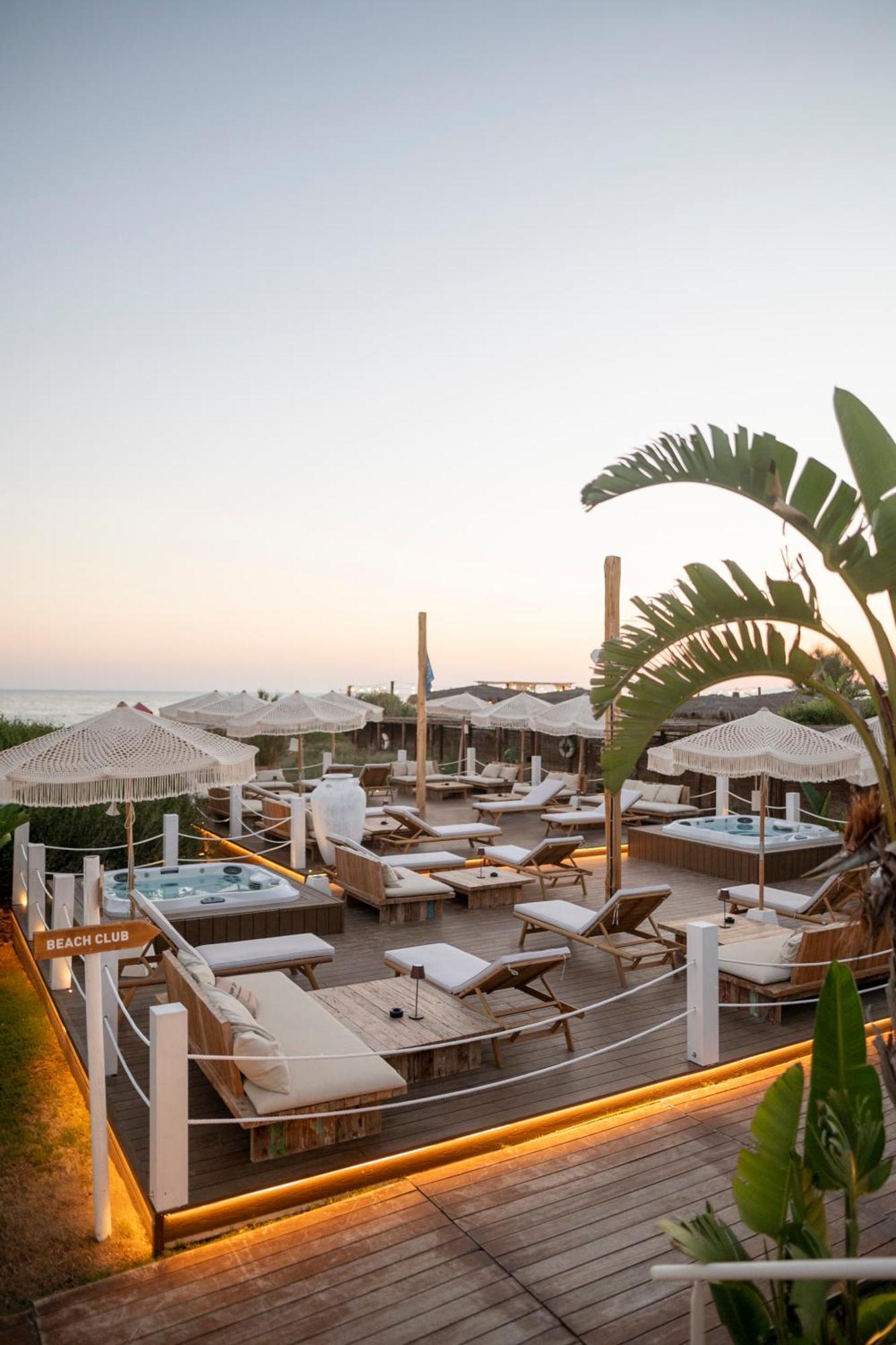 Cumeja Beach Club & Hotel Baia Domizia Exteriér fotografie
